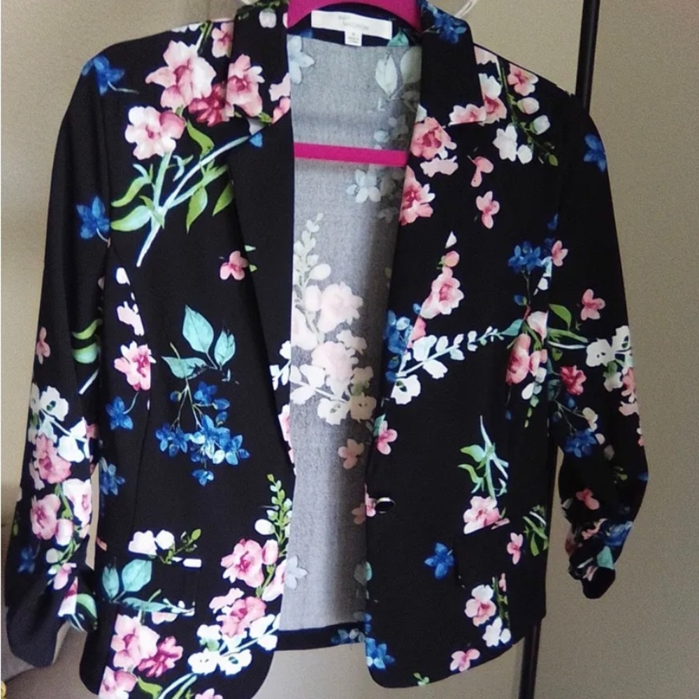 floral blazer women small 3/4 Ruched Sleeve. New with no tags